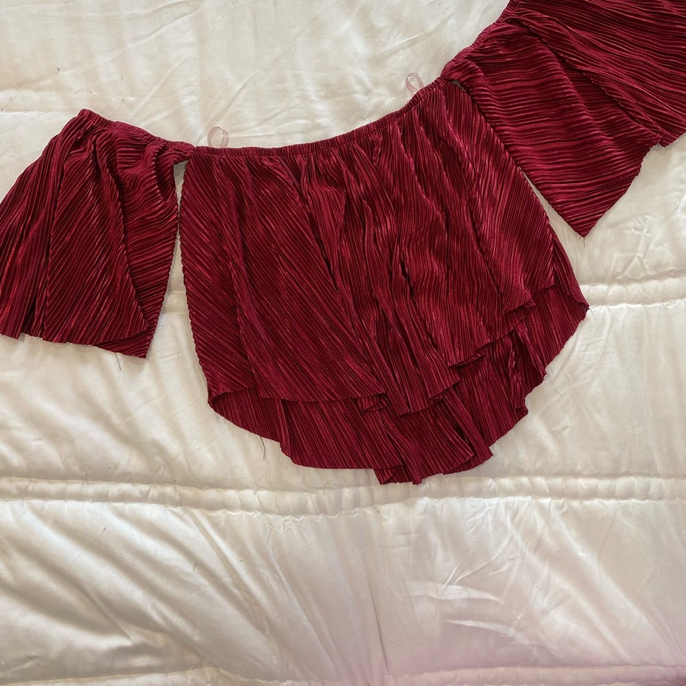 Mod Ref Satin Off-Shoulder Crop Top